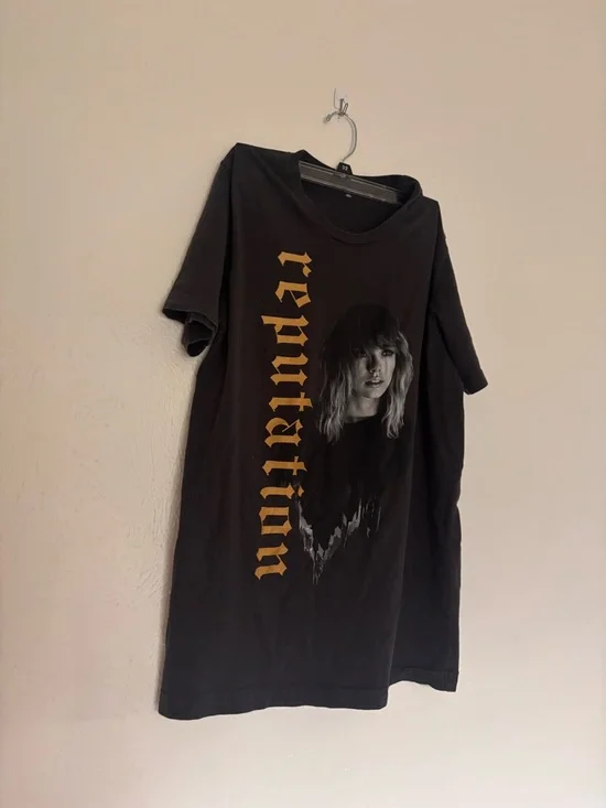 Taylor Swift Reputation Official Tshirt - Picture 2 of 3